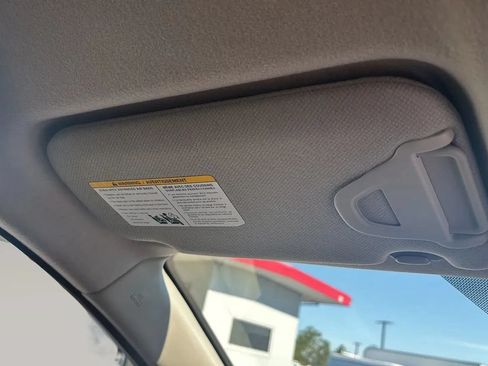 Used 2015 Nissan Leaf S FWD image 12