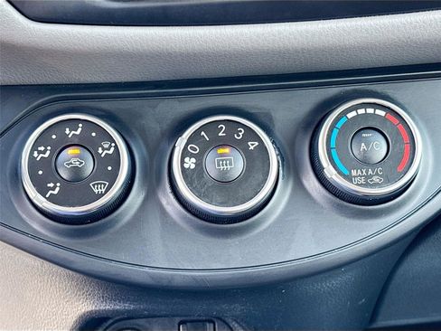 Used 2017 Toyota Yaris L image 15