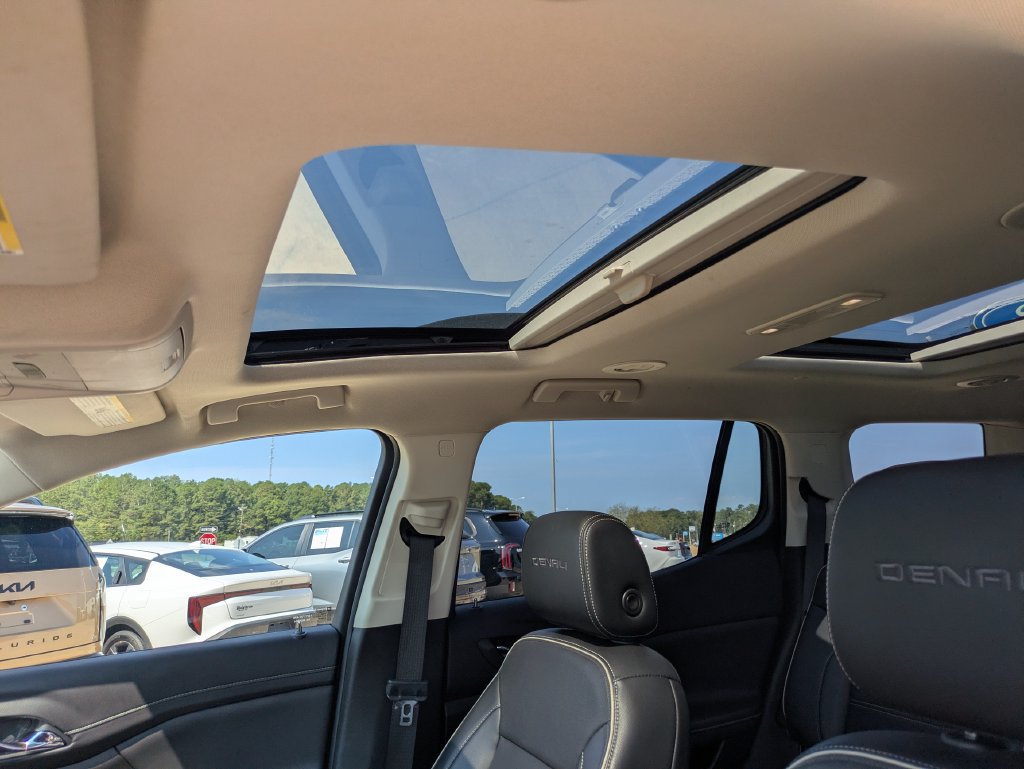 Used 2023 GMC Acadia Denali w/ Denali Ultimate Package FWD image 6