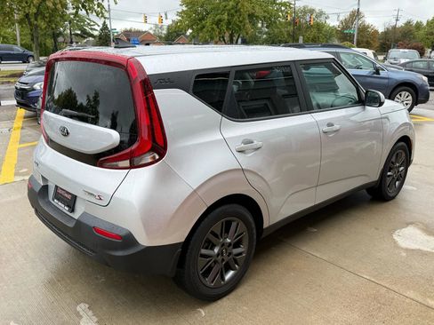 Used 2021 Kia Soul S image 3