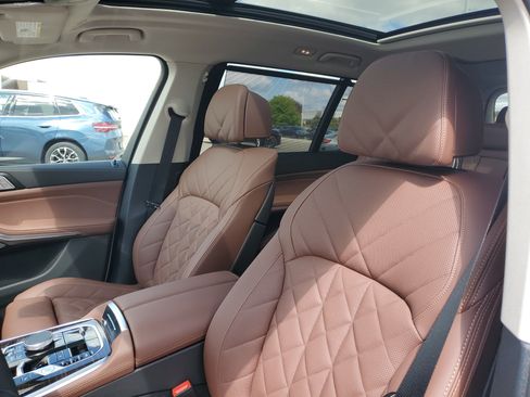 New 2026 BMW X7 xDrive40i w/ Premium Package AWD/4WD image 7