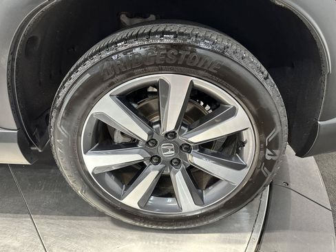 Certified 2025 Honda Pilot Touring image 10