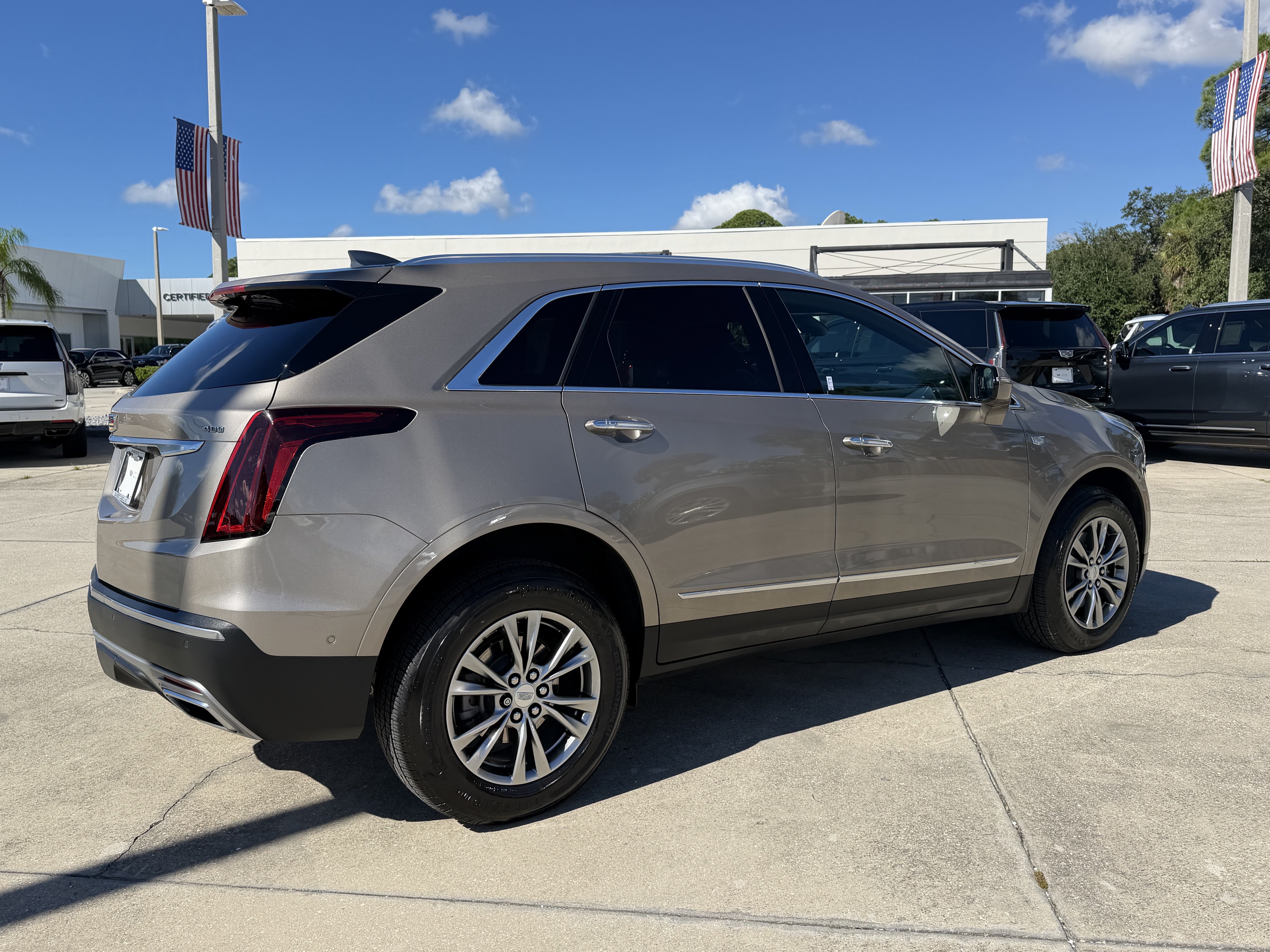 Certified 2023 Cadillac XT5 Premium Luxury w/ Technology Package AWD/4WD image 3
