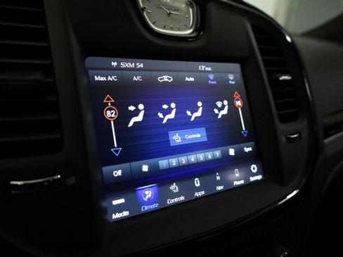 Used 2023 Chrysler 300 C image 17