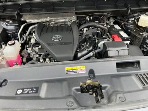 Used 2023 Toyota Highlander L image 17