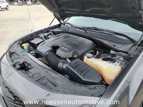 Used 2022 Chrysler 300 Touring L RWD image 33
