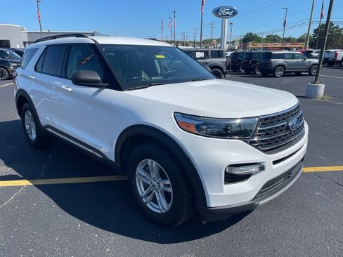 Used 2022 Ford Explorer XLT w/ Equipment Group 202A AWD/4WD image 3