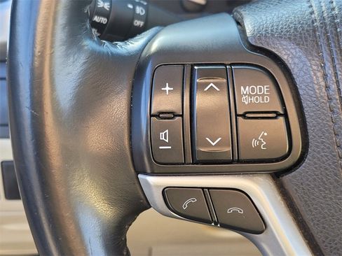 Used 2017 Toyota Highlander XLE image 26