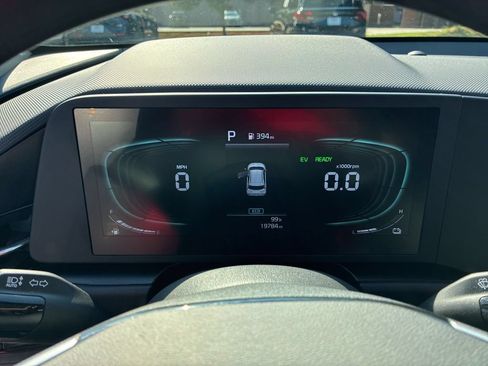 Used 2025 Kia Niro LX FWD image 16