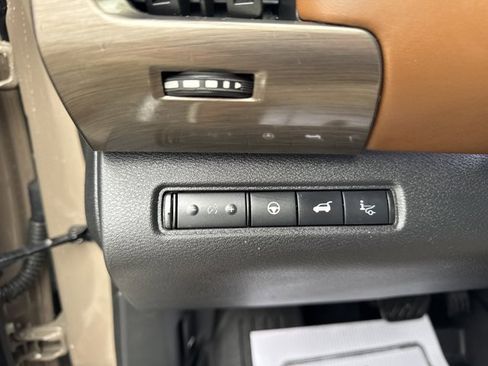 Used 2023 Nissan Pathfinder Platinum image 25