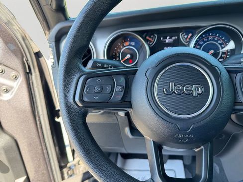 Used 2022 Jeep Wrangler Unlimited Sport image 21