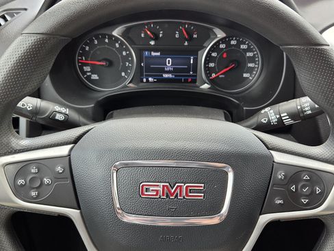 Used 2024 GMC Terrain SLE w/ Driver Convenience Package FWD image 17
