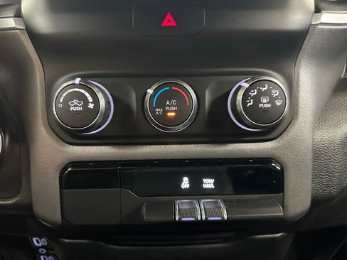 Used 2021 RAM 1500 Big Horn AWD/4WD image 36