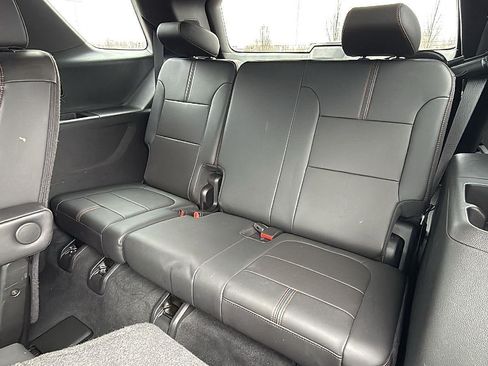 Used 2023 Chevrolet Traverse RS w/ LPO, Cargo Package AWD/4WD image 25