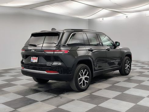 Used 2024 Jeep Grand Cherokee Limited image 11