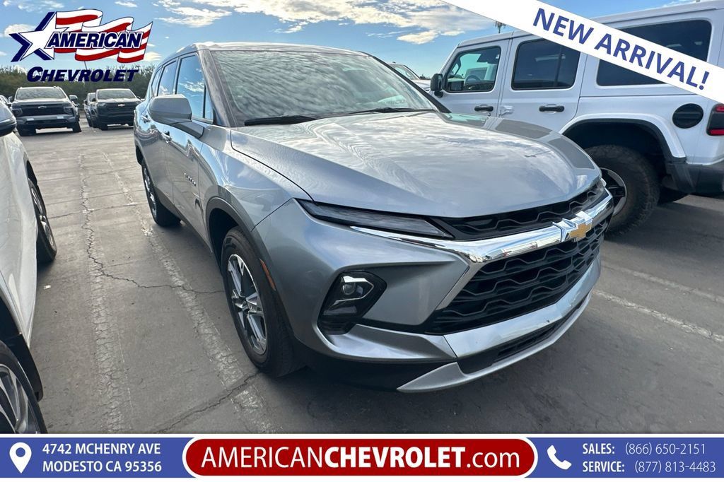 Used 2025 Chevrolet Blazer LT AWD/4WD image 1
