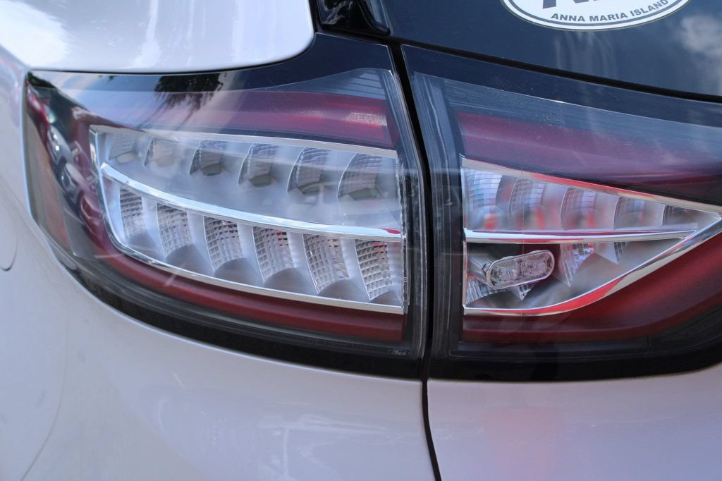 Used 2018 Ford Edge Titanium w/ Technology Package FWD image 12