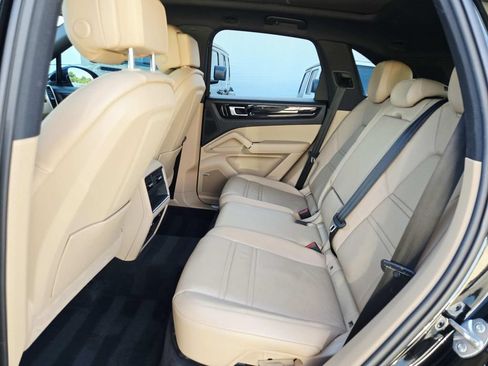 Used 2019 Porsche Cayenne AWD/4WD image 13