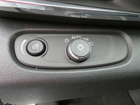 Used 2025 Buick Envista Preferred FWD image 26