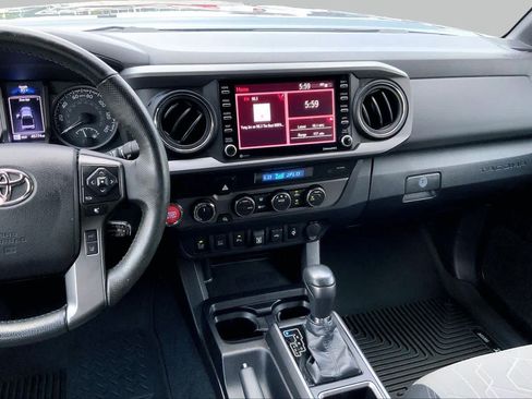 Used 2021 Toyota Tacoma TRD Off-Road w/ Technology Package AWD/4WD image 7
