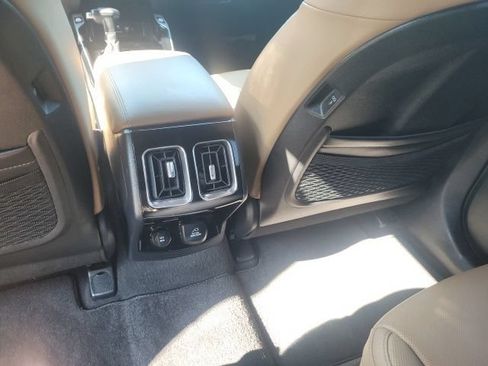 Certified 2025 Kia Sorento SX Prestige w/ Olive Brown Leather Package AWD/4WD image 24