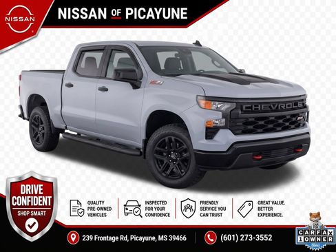 Used 2025 Chevrolet Silverado 1500 Custom Trail Boss w/ LPO, Dark Essentials Package AWD/4WD image 9