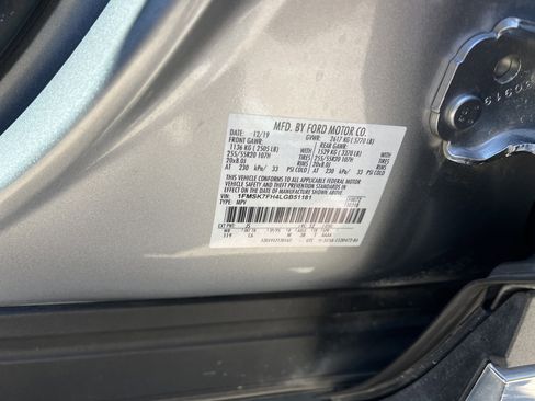 Used 2020 Ford Explorer Limited image 32