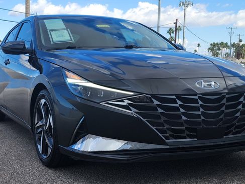 Used 2021 Hyundai Elantra Limited image 4