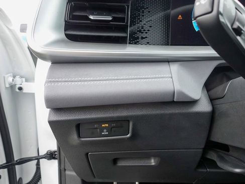 New 2026 Volkswagen Tiguan SE R-Line image 19