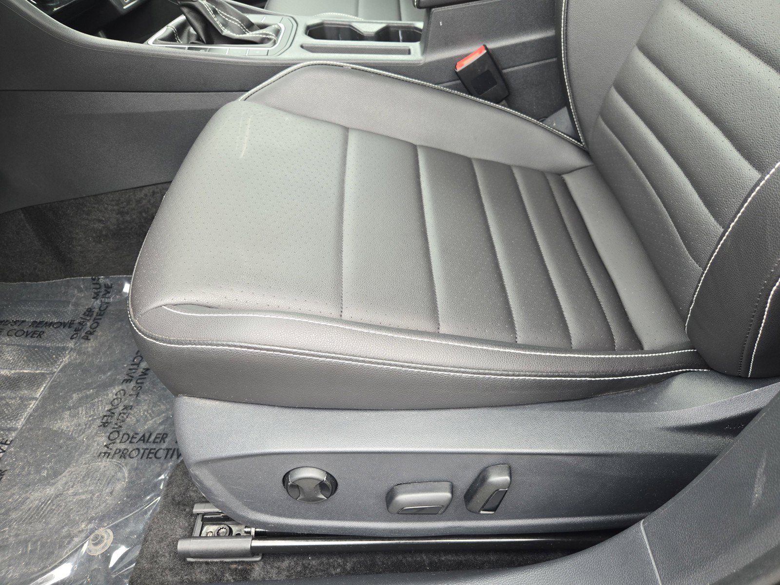 Used 2024 Volkswagen Jetta SE w/ Panoramic Sunroof Package FWD image 16