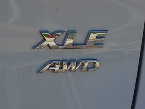 Used 2025 Toyota RAV4 XLE AWD/4WD image 17