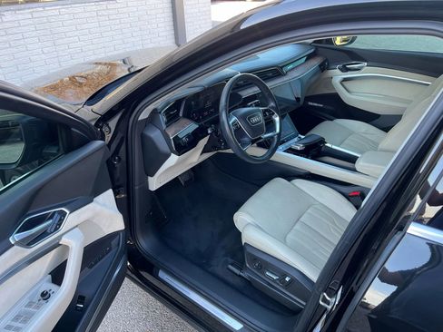 Used 2019 Audi e-tron Prestige image 19