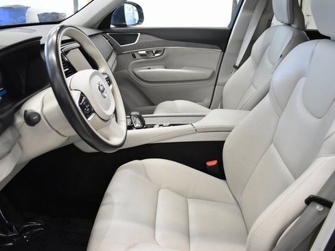 Used 2023 Volvo XC90 B6 Plus image 24
