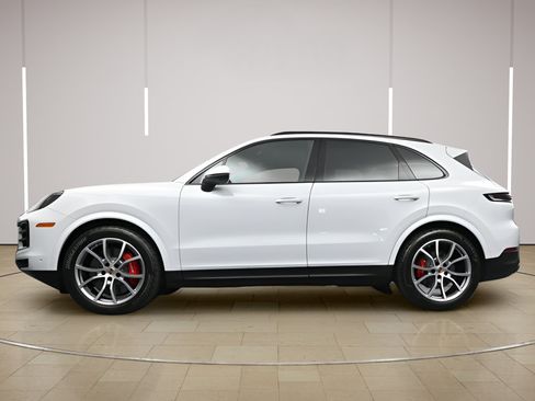 Certified 2025 Porsche Cayenne S AWD/4WD image 31
