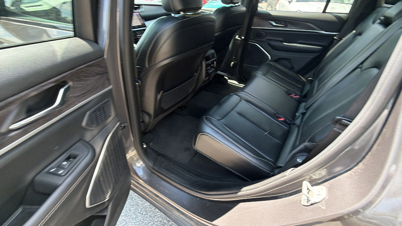 Used 2024 Jeep Grand Cherokee Limited 4xe AWD/4WD image 24