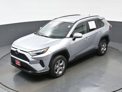Used 2025 Toyota RAV4 XLE AWD/4WD image 36