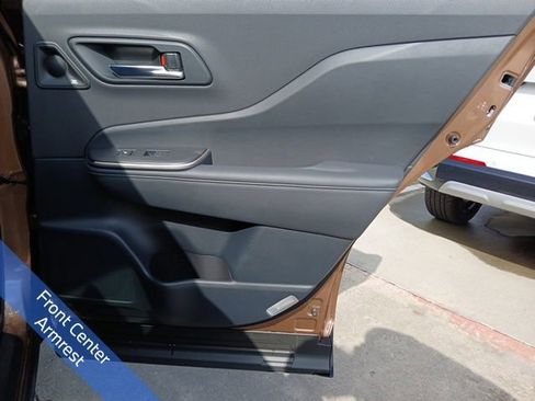 Used 2023 Toyota Crown Platinum image 9