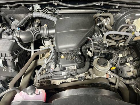 Used 2016 Toyota Tacoma SR5 RWD image 25