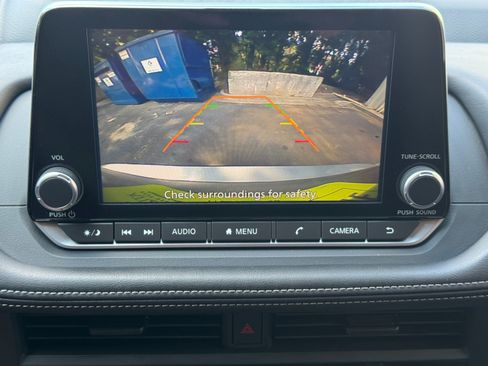 Used 2025 Nissan Rogue S FWD image 23