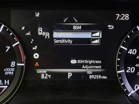 Used 2021 Toyota Highlander XLE FWD image 12