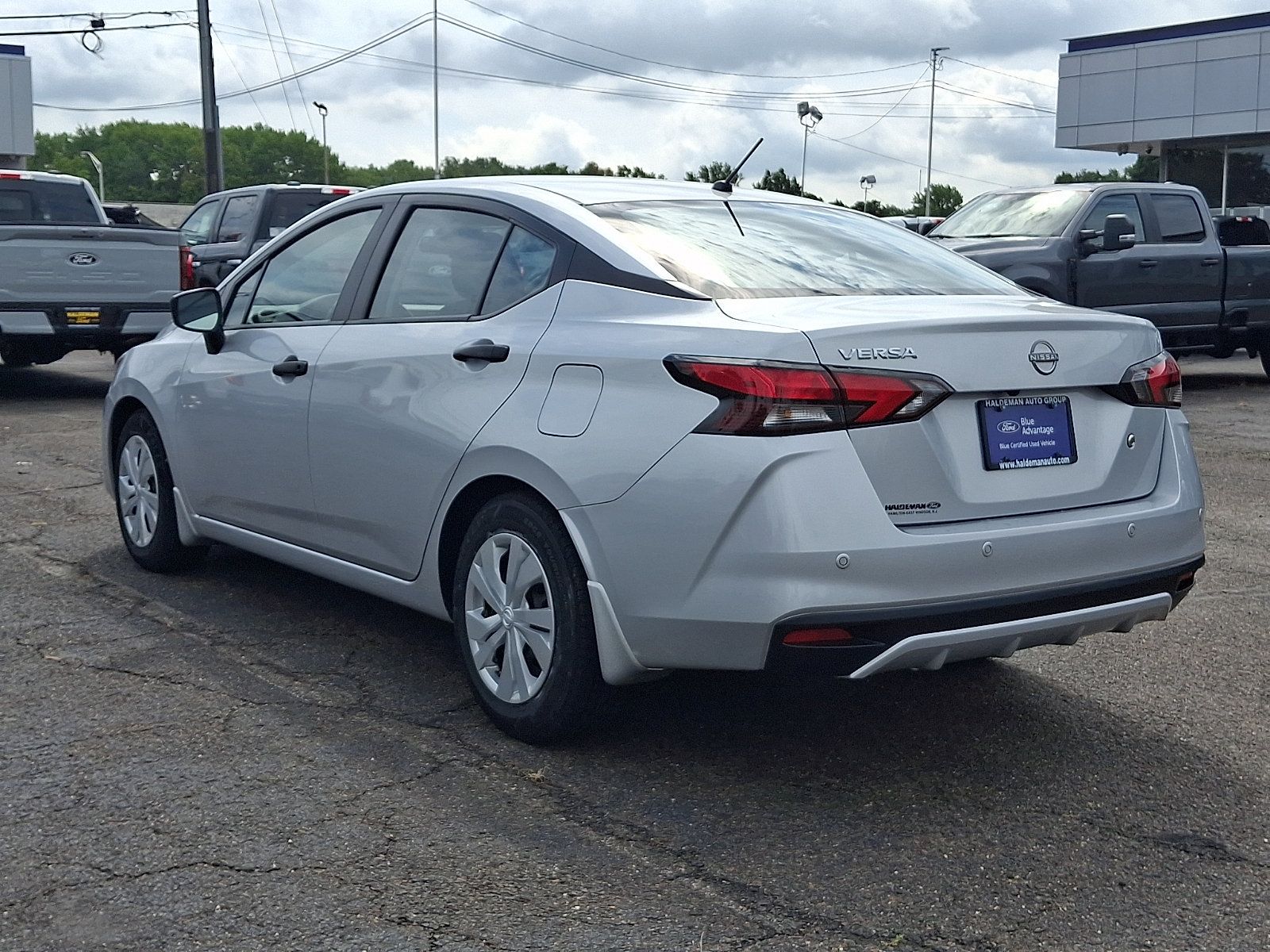Used 2023 Nissan Versa S w/ Trunk Package FWD image 5