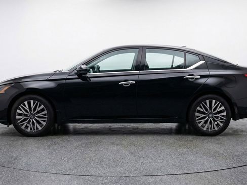 Used 2025 Nissan Altima 2.5 SV image 5