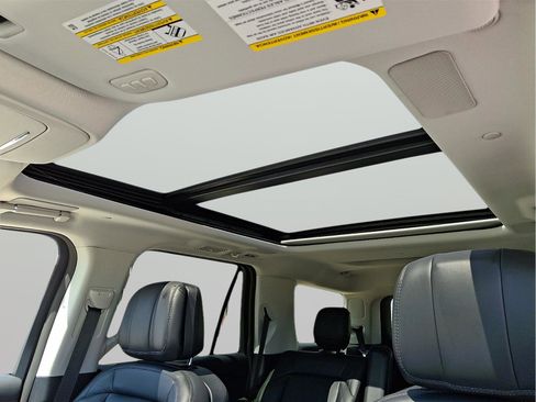 New 2026 Lincoln Navigator Reserve AWD/4WD image 10