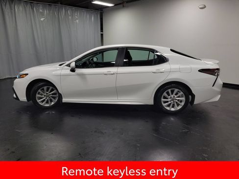 Used 2024 Toyota Camry SE FWD image 5