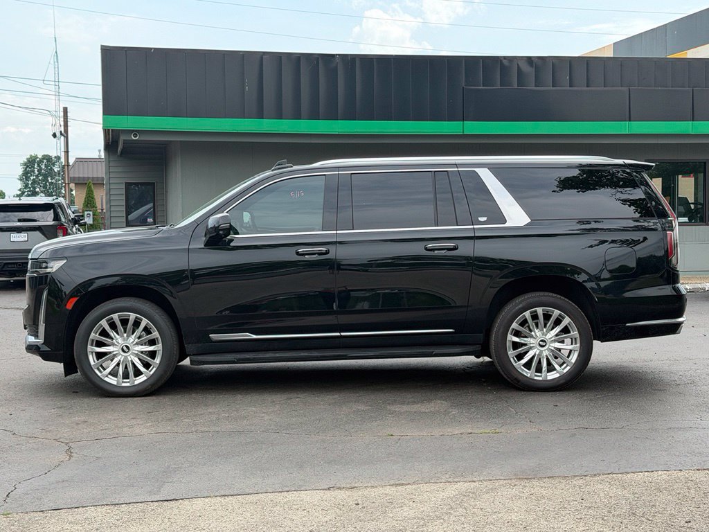 Used 2023 Cadillac Escalade ESV Premium Luxury AWD/4WD image 4