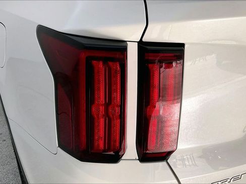 Used 2023 Kia Sorento SX Prestige image 38