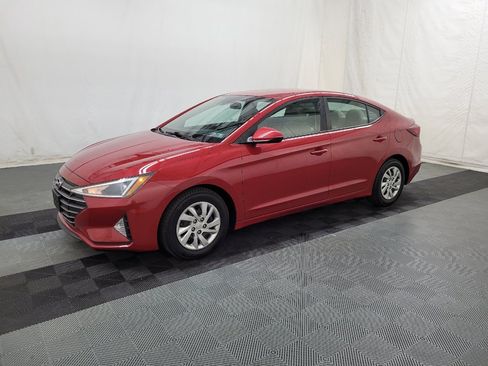 Used 2020 Hyundai Elantra SE w/ Cargo Package (C1) FWD image 2