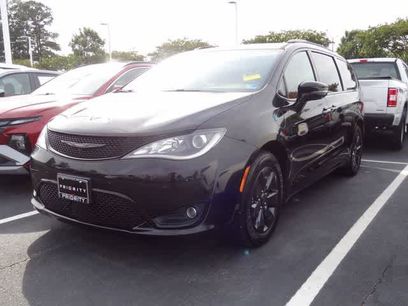 Used 2020 Chrysler Pacifica Limited w/ Quick Oder Package 2EV RED-S