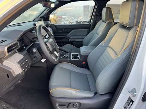 New 2025 Toyota 4Runner Trailhunter image 2