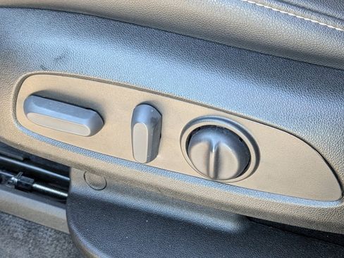 Used 2023 Chevrolet Traverse LT image 22